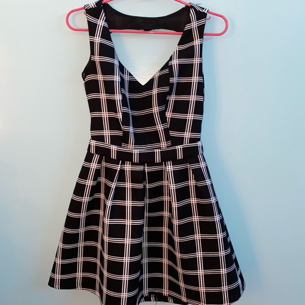 black and white pattern dress